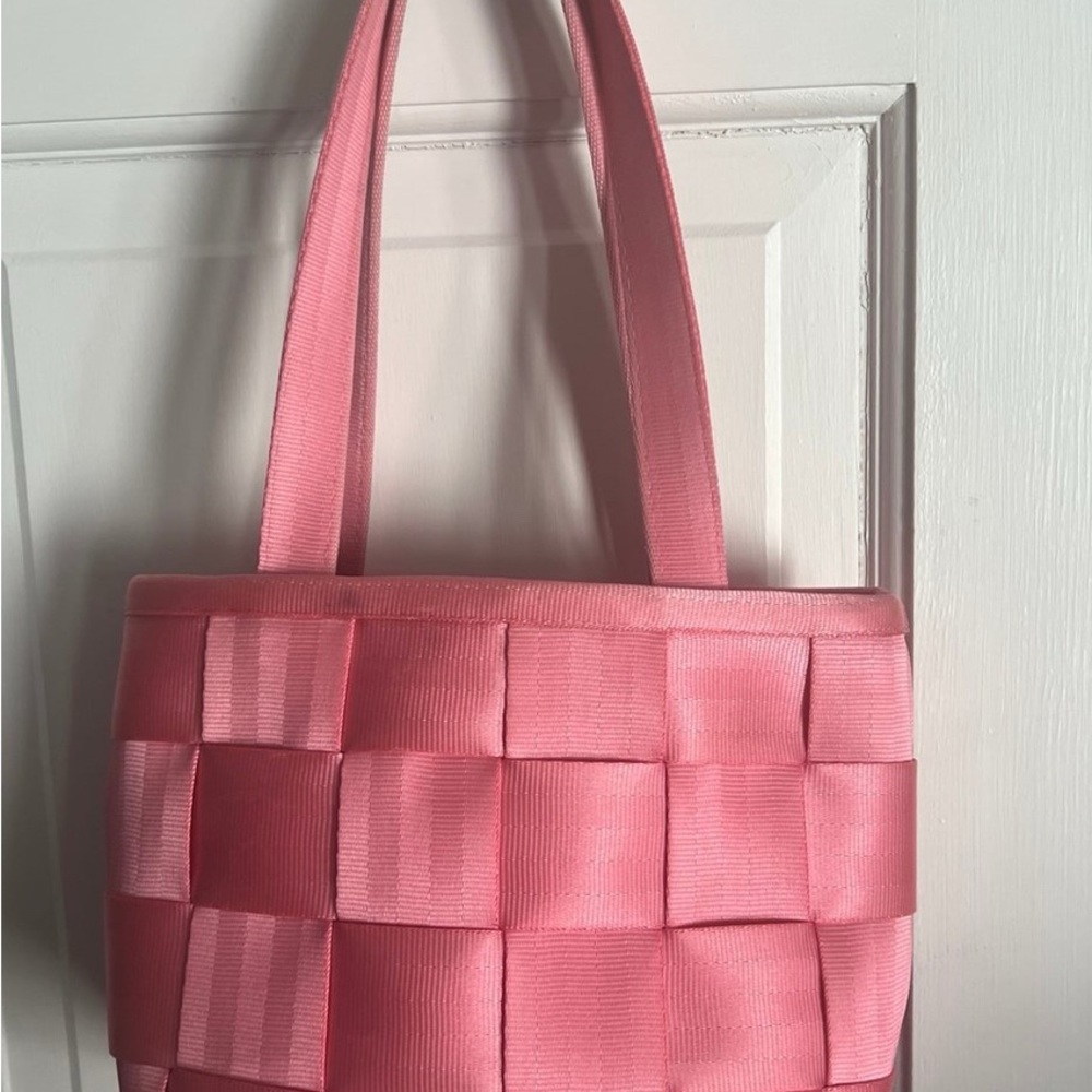 Harvey's Seatbelt Bag - Cadillac Pink Woven Shoulder Bag with Boxy Structure
